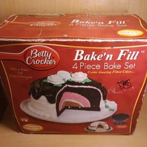 Betty Crocker Bake N Fill Cake Pan Set 4-Piece with Recipe Book and Box